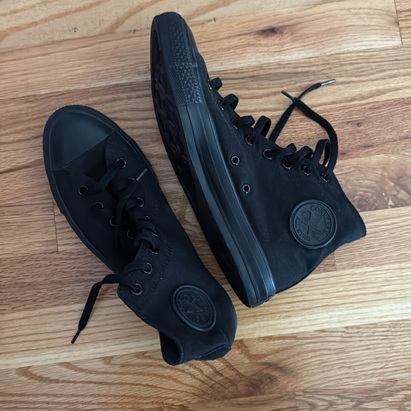 Converse canvas hi tops
Men’s 9/Women’s 11 - Picture 4 of 4